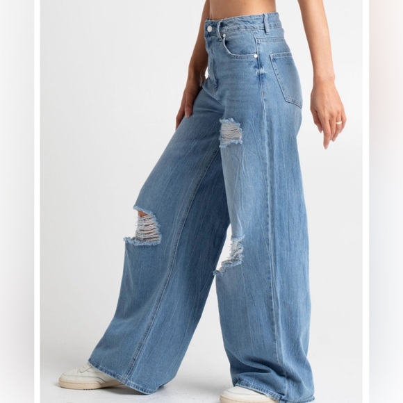 Almost Famous Ultra High Rise Wide Leg Jeans NWT - Picture 3 of 8